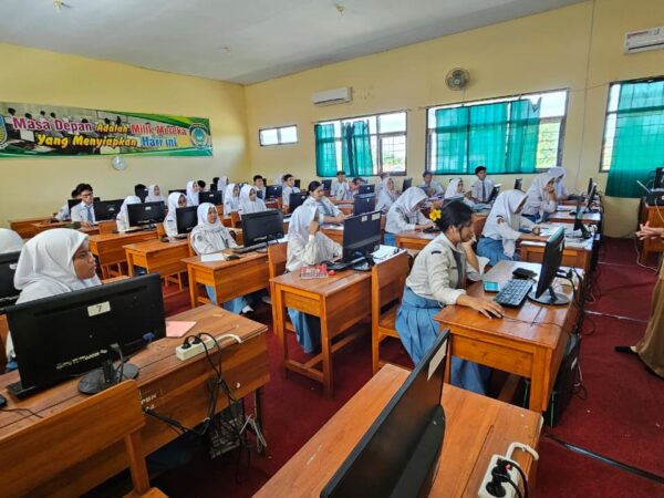 Mengasah Logika, Menjemput Prestasi! Tes Literasi dan Numerasi Kandidat KSN SMAN 2 Tanggul Sedang Berlangsung