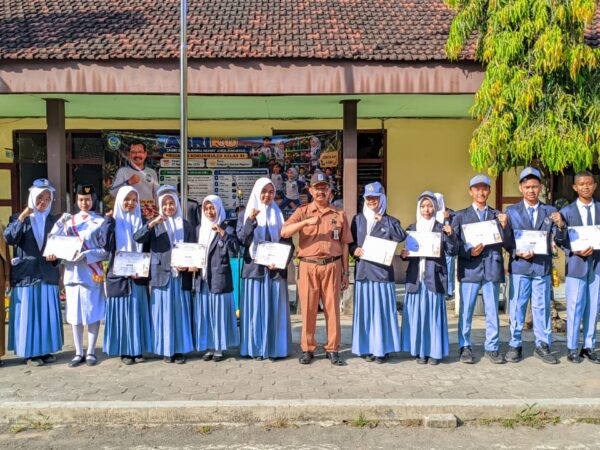 Upacara Bendera SMAN 2 Tanggul Tanamkan Kepedulian Lingkungan dan Umumkan Juara Hari Kartini 2026