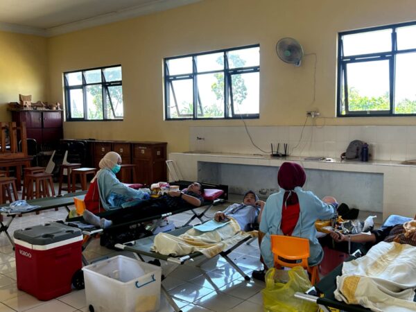 Setetes Darah, Sejuta Harapan, Aksi Donor Darah SMAN 2 Tanggul Bersama PMI Jember