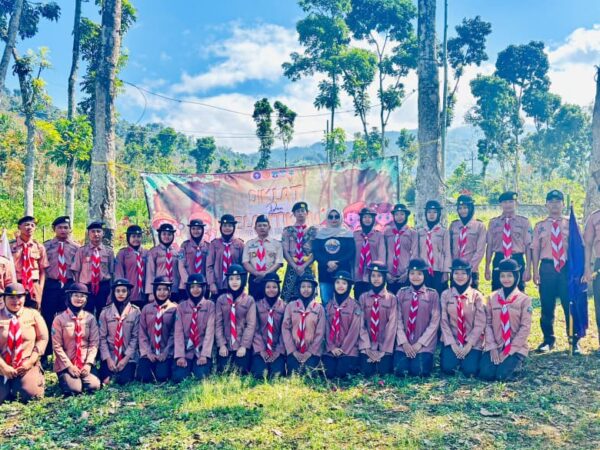 Semangat Kepanduan Berkobar, 18 Penegak SMAN 2 Tanggul Resmi Dilantik Menjadi Bantara