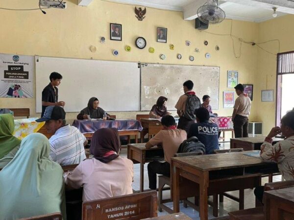 Pelayanan Ramah Warnai Daftar Ulang SPMB Jatim 2026 di SMAN 2 Tanggul