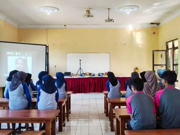 Menembus Gerbang Dunia Farmasi, POLYMER 2026 Hadir Menginspirasi Siswa SMAN 2 Tanggul