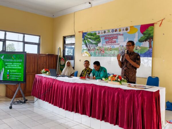 Membangun Generasi Peduli Lingkungan, SMAN 2 Tanggul Gelar Edukasi Eco Enzyme bersama Narasumber Berpengalaman