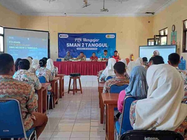 Program PLN Mengajar Hadir di SMAN 2 Tanggul, Ajarkan Pentingnya Edukasi Keselamatan Kelistrikan dan Energi