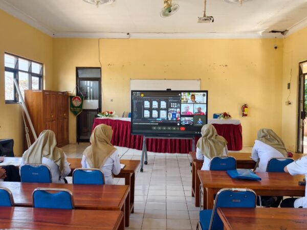 Pengawas Bina Bapak Mujiarto, S.Pd. Perkuat Implementasi Sekolah Model di SMAN 2 Tanggul