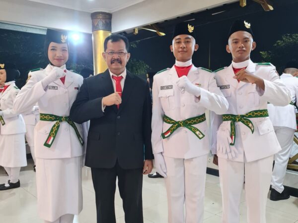 Tiga Murid SMAN 2 Tanggul Resmi Dikukuhkan sebagai Anggota Paskibraka Kabupaten Jember 2026