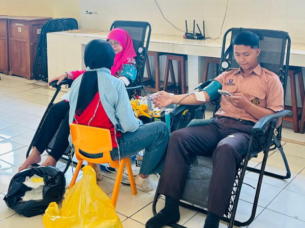 Setetes Darah, Sejuta Harapan! PMI Jember dan PMR SMAN 2 Tanggul Bersama Wujudkan Aksi Kemanusiaan