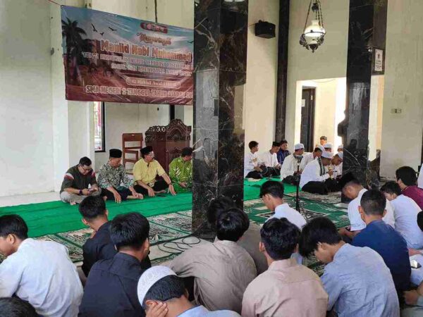 Sambut Maulid Nabi Muhammad SAW, Suasana Masjid SMAN 2 Tanggul Berubah Menjadi Lautan Spiritual Penuh Energi Positif