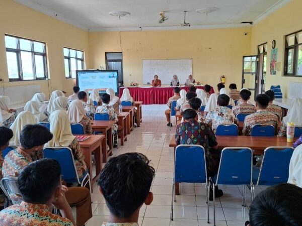 Kenali Program Sekolah, Bangun Masa Depan! SMAN 2 Tanggul Gelar Sosialisasi Kesiswaan, Kurikulum, Sarpras, dan Humas