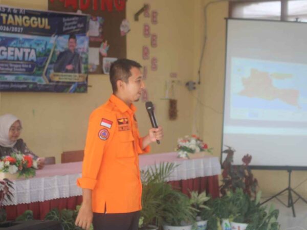Siswa kelas XI SMAN 2 Tanggul Antusias Mengikuti Simulasi SPAB (Satuan Pendidikan Aman Bencana) bersama BPBD Jember!