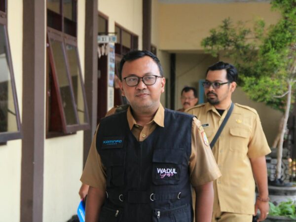 Kokurikuler Siswa Kelas XI SMAN 2 TANGGUL: Workshop Digital Manner "Think Before You Click Respect Before You Comment."
