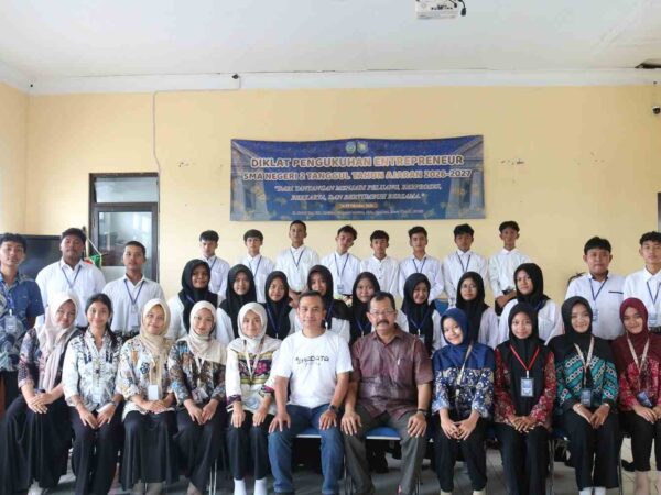 ‎Semangat dan Antusias Warnai Hari Pertama Diklat Ekstrakurikuler Entrepreneur SMAN 2 Tanggul