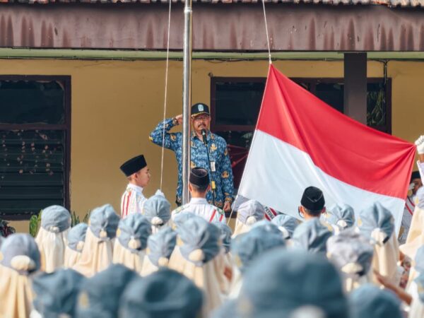 Pancasila Sakti, Indonesia Bersatu! SMAN 2 Tanggul Kobarkan Semangat Persatuan